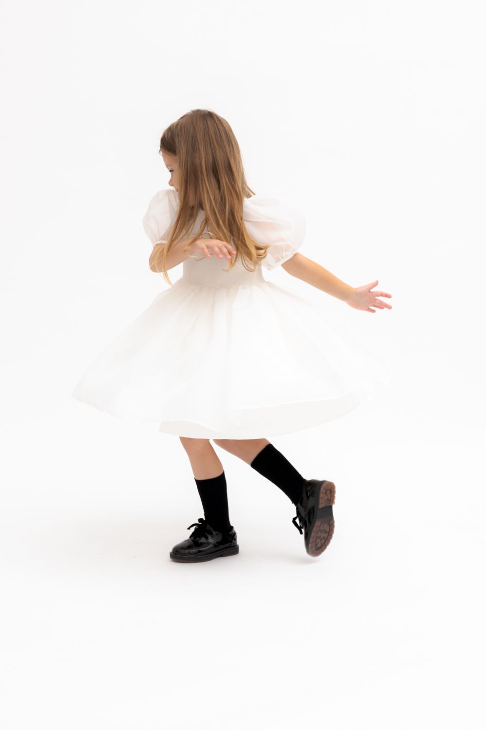 Dziewczęca biała sukienka z bufkami Sofia